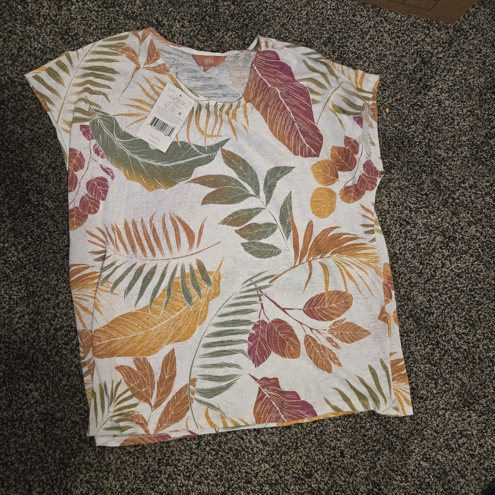 Brand New With Tags XL Iyla Brand Floral Tshirt, Women's.
